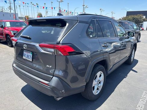 Used 2019 Toyota RAV4 XLE FWD image 5