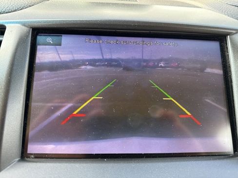 Used 2013 Lincoln MKS image 11