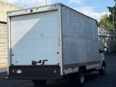 Used 2019 Chevrolet Express 3500 w/ Driver Convenience Package RWD image 7