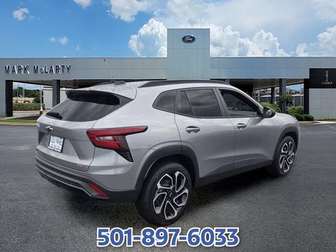 Used 2025 Chevrolet Trax RS w/ Sunroof Package FWD image 5