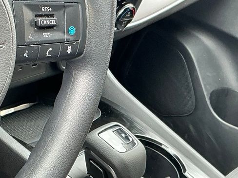 Used 2023 Nissan Rogue SV image 7