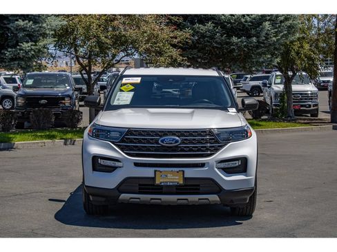 Certified 2023 Ford Explorer XLT w/ Equipment Group 202A AWD/4WD image 3
