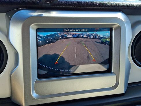 Used 2021 Jeep Wrangler Islander image 17