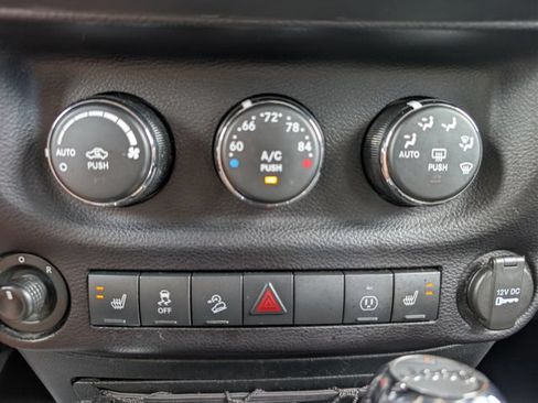 Used 2016 Jeep Wrangler Unlimited Sahara w/ Connectivity Group AWD/4WD image 23