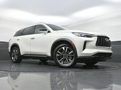 Used 2023 INFINITI QX60 Luxe w/ Performance Audio Package FWD image 29