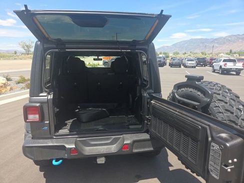 Used 2023 Jeep Wrangler Unlimited AWD/4WD image 8