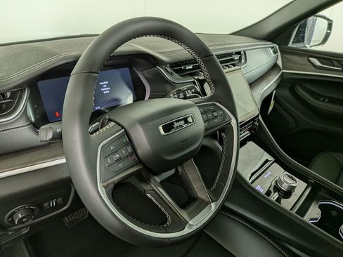 New 2025 Jeep Grand Cherokee L Limited w/ Luxury Tech Group II image 19