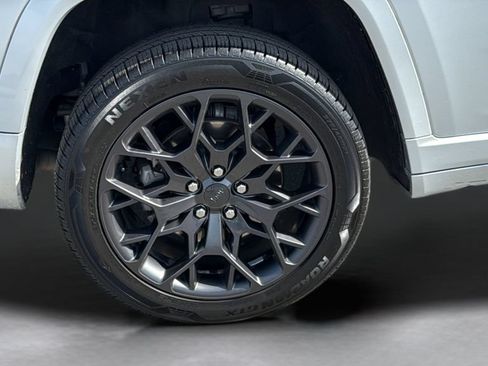 Used 2023 Jeep Grand Cherokee L Summit w/ Advanced Protech Group IV AWD/4WD image 25