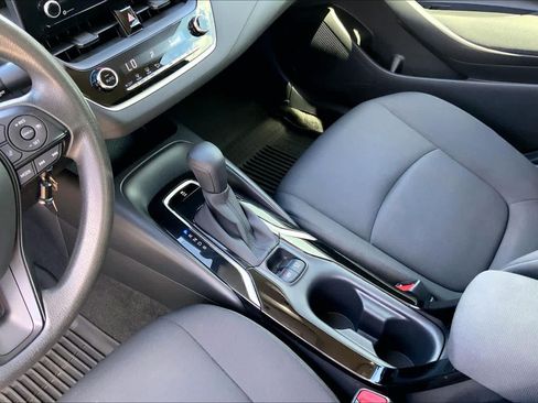 Used 2022 Toyota Corolla LE FWD image 16