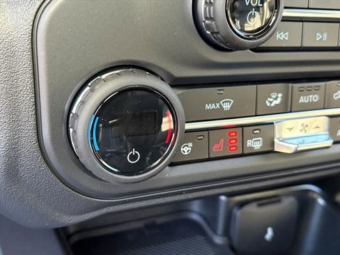 New 2025 Ford Bronco Badlands image 13