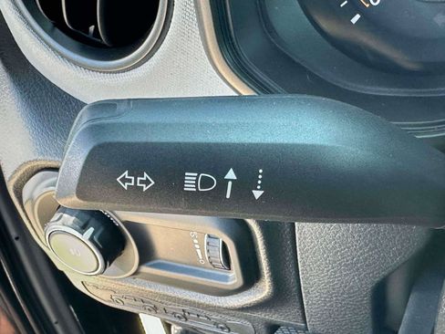 Used 2025 Jeep Wrangler Sport AWD/4WD image 17