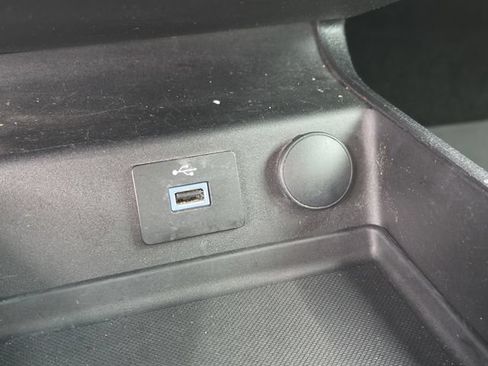 Used 2018 Ford Fusion SE w/ Equipment Group 201A FWD image 25