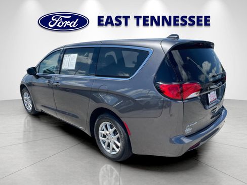 Used 2020 Chrysler Voyager LX FWD image 5