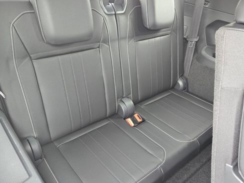Certified 2024 Volkswagen Tiguan SE R-Line FWD image 18