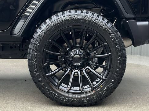 Used 2025 Jeep Wrangler Unlimited Sahara w/ Safety Group image 12