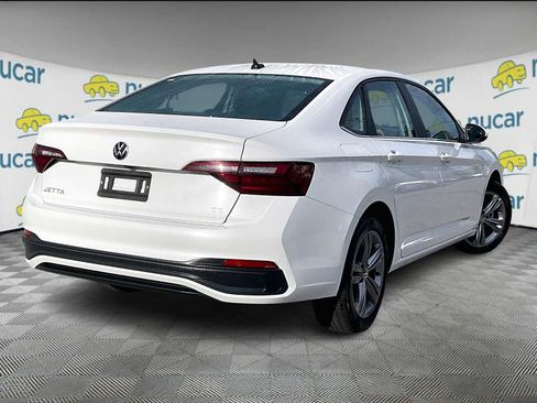 Used 2024 Volkswagen Jetta SE w/ Panoramic Sunroof Package image 6