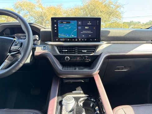 Used 2025 Ford Explorer Platinum w/ LUX Leather Package image 20