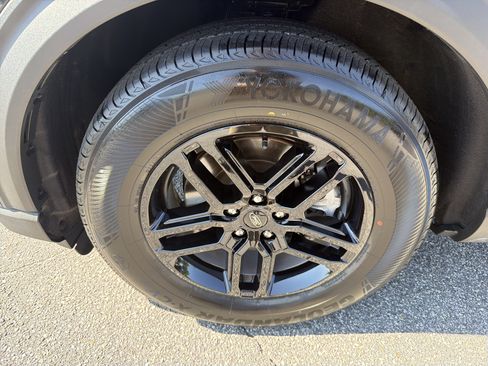 Used 2025 Ford Explorer Active RWD image 20