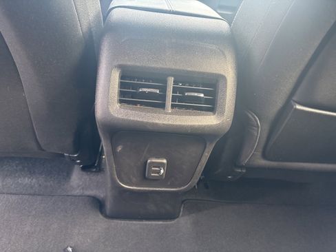 Used 2024 GMC Terrain SLE image 28