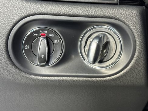 Certified 2025 Porsche Macan image 31