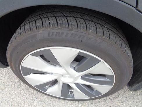 Used 2021 Tesla Model Y Long Range AWD/4WD image 14