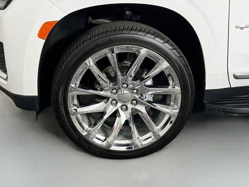 Used 2024 GMC Yukon XL SLT w/ SLT Luxury Package image 18