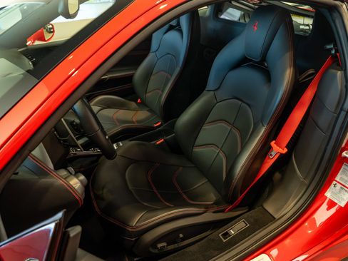 Used 2019 Ferrari 488 GTB RWD image 11