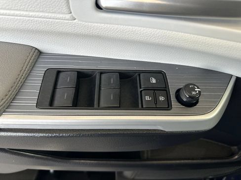 Certified 2025 Toyota Sienna XLE FWD image 23