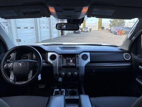 Used 2019 Toyota Tundra SR5 w/ SR5 Upgrade Package AWD/4WD image 17