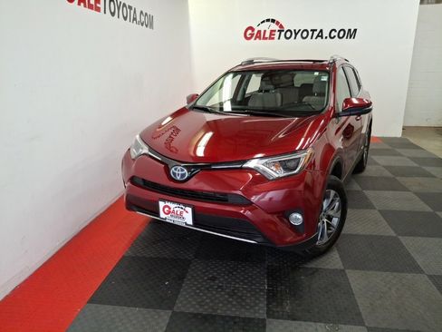Used 2018 Toyota RAV4 XLE image 2