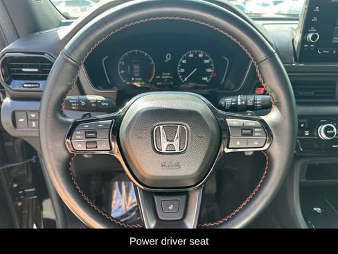 Used 2025 Honda Pilot TrailSport image 8