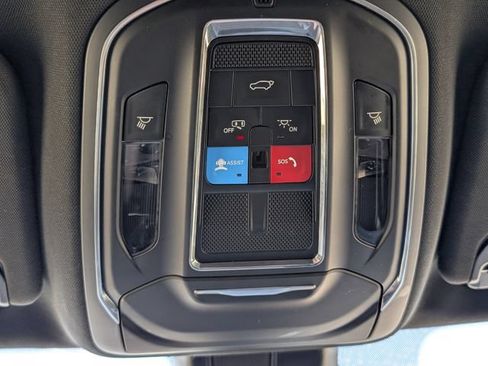 Used 2024 Jeep Wagoneer L Series II RWD image 13
