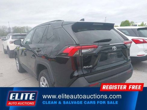 Used 2021 Toyota RAV4 LE AWD/4WD image 5