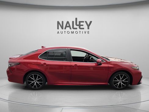 Used 2022 Toyota Camry SE image 6