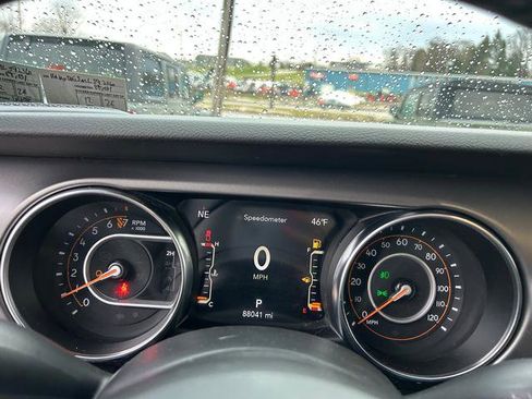 Used 2021 Jeep Gladiator Willys image 17