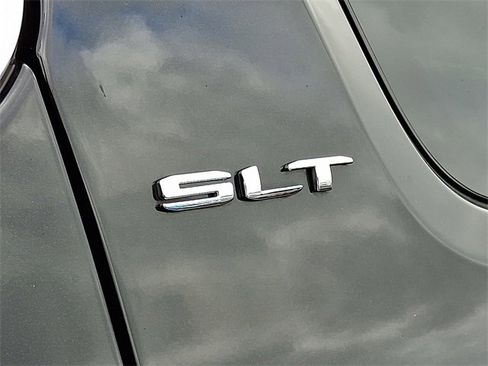 Certified 2023 GMC Acadia SLT w/ Preferred Package image 35