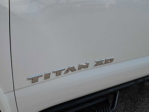 Used 2019 Nissan Titan PRO-4X AWD/4WD image 11