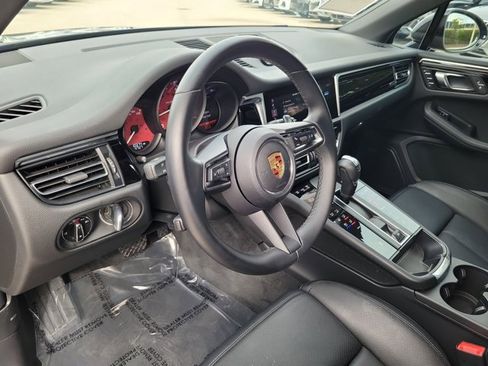 Used 2024 Porsche Macan Turbo image 17