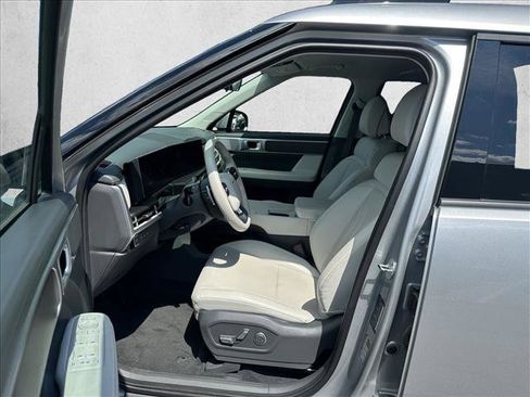 Used 2025 Hyundai Santa Fe SEL AWD/4WD image 10