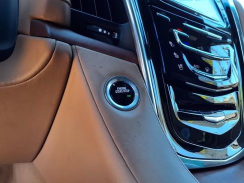 Used 2017 Cadillac Escalade Platinum AWD/4WD image 14