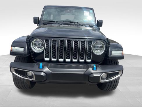 Used 2022 Jeep Wrangler Unlimited Sahara w/ Cold Weather Group AWD/4WD image 2