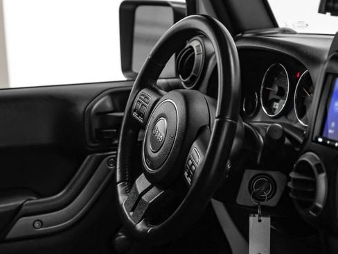 Used 2015 Jeep Wrangler Sport w/ Connectivity Group AWD/4WD image 15