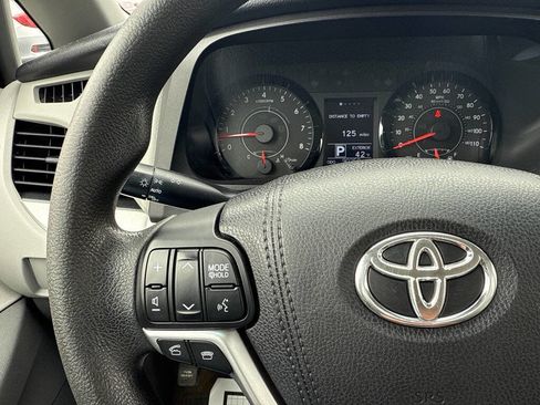Used 2015 Toyota Sienna L image 22