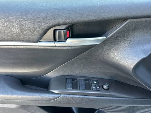 Used 2024 Toyota Camry SE FWD image 11