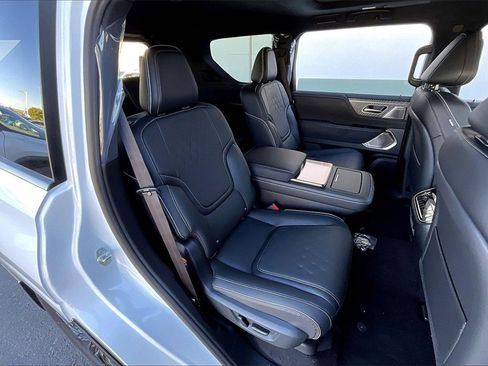 New 2026 INFINITI QX80 Autograph w/ Premium Cargo Package image 10