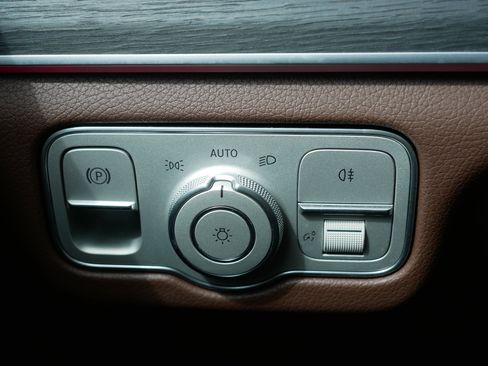 Used 2024 Mercedes-Benz GLS 450 4MATIC image 26