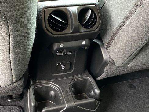 Used 2025 Jeep Wrangler Unlimited Sahara AWD/4WD image 27