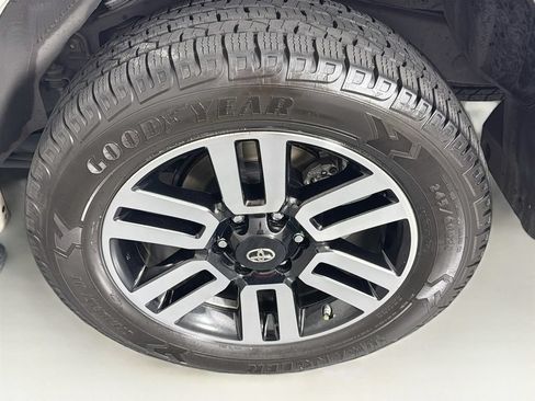 Used 2019 Toyota 4Runner Limited AWD/4WD image 34
