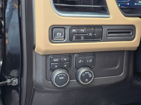 Used 2024 Chevrolet Suburban Premier image 25