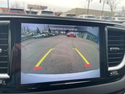 Used 2024 Chrysler Pacifica Touring-L image 24